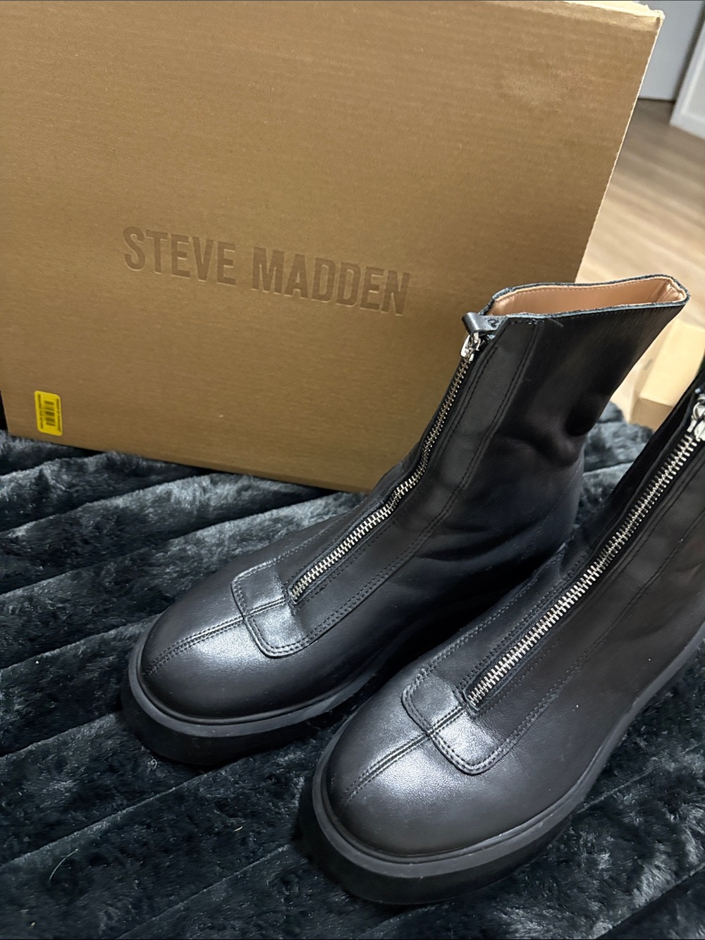 Steve Madden Black Front-Zip Leather Ankle Boots
